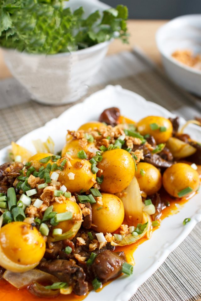 Trứng Gà Non Xào Cháy Tỏi
