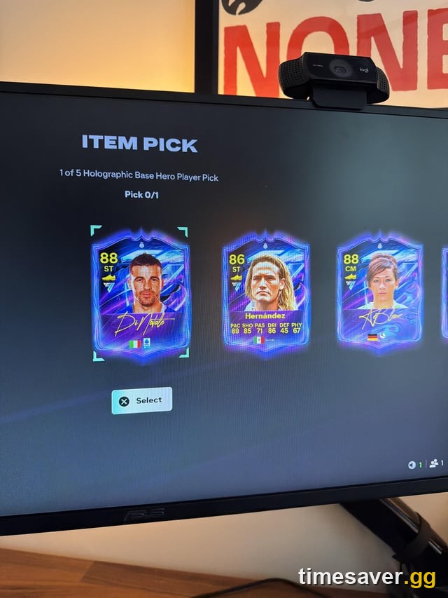 The 1 of 5 Holographic Base Hero Player Pick screen handed out at FC 27 Gallery Level 10