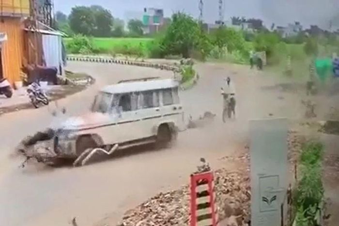Ô tô mất kiểm soát lao đi như 'xe điên', tông hàng loạt người trên phố - Tạp chí Doanh Nghiệp Việt Nam