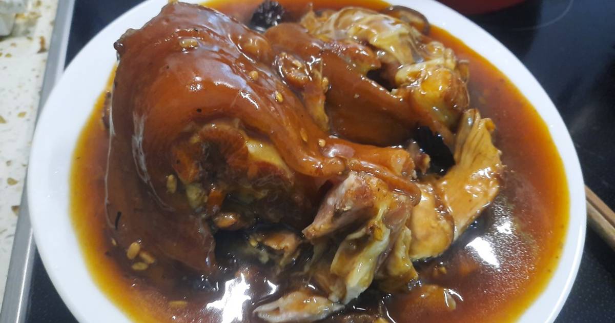 Bắp giò hầm nấm