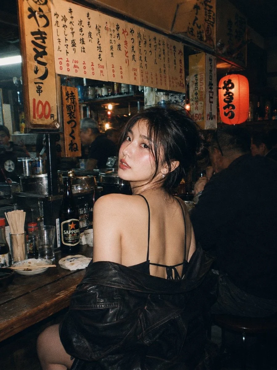 Una hermosa joven asiática oriental