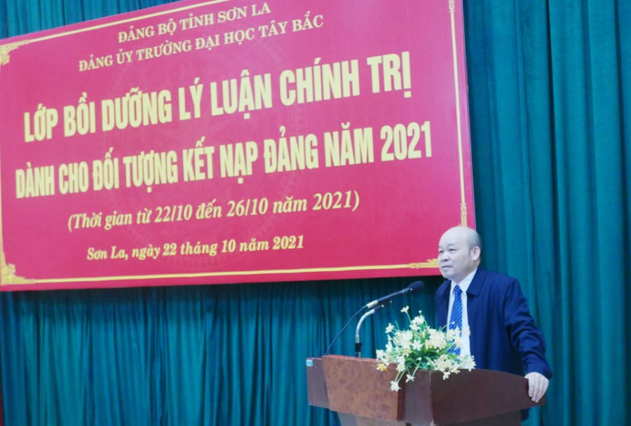 Đảng ủy Trường Đại học Tây Bắc tổ chức thành công lớp Bồi dưỡng Lý luận chính trị dành cho đối tượng kết nạp Đảng năm 2021