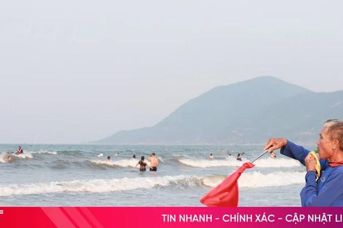 Giữ an toàn cho du khách trong mùa du lịch biển - Báo Hà Tĩnh