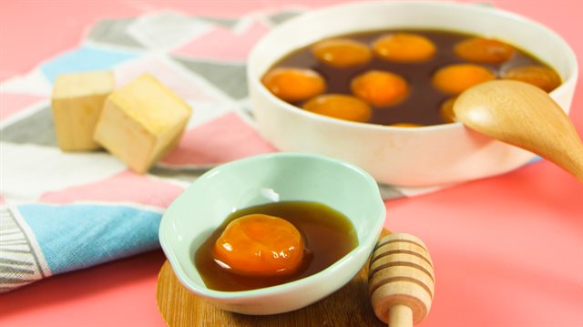 Trứng Gà Ngâm Mật Ong