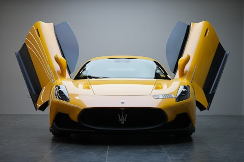 Maserati MC20 Yellow