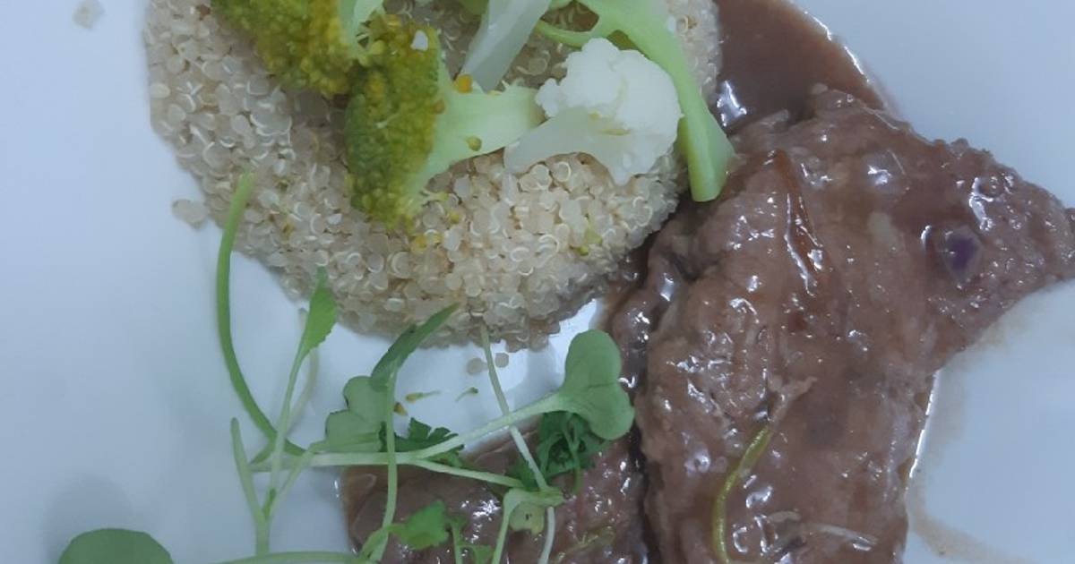 Cơm quinoa với bò bít tết