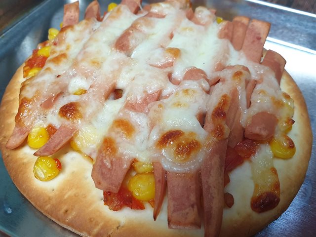 Pizza Xúc Xích Bắp
