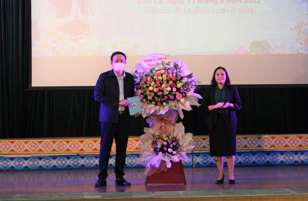 Chương trình chào mừng Tết cổ truyền Bun-pi-may cho lưu học sinh Nước CHDCND Lào tại Trường Đại học Tây Bắc