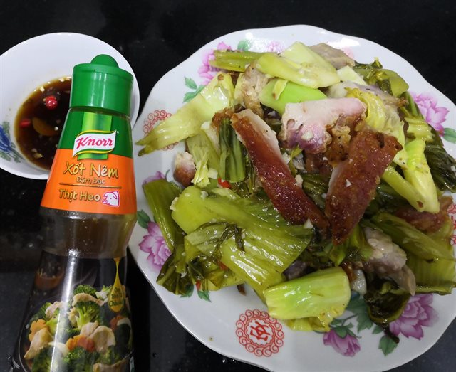Heo Quay Kho Dưa Cải