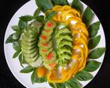 Luộc rau củ, cắt dưa leo, khổ qua, ớt chuông rồi bày ra đĩa cho đẹp, chấm cùng kho quẹt nóng rất ngon.