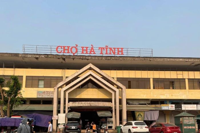 Xác minh vụ bảo vệ chợ Hà Tĩnh tạm giữ hàng hóa trên vỉa hè - Báo Giáo Dục &amp; Thời Đại
