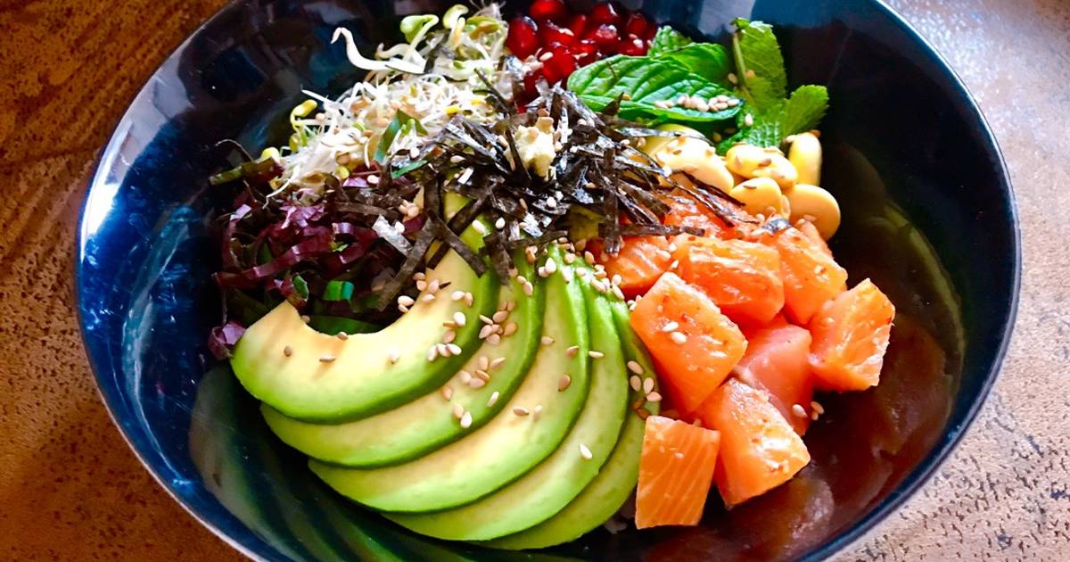 Poke Bowl Cá Hồi Xông Khói & Rau Củ Quả