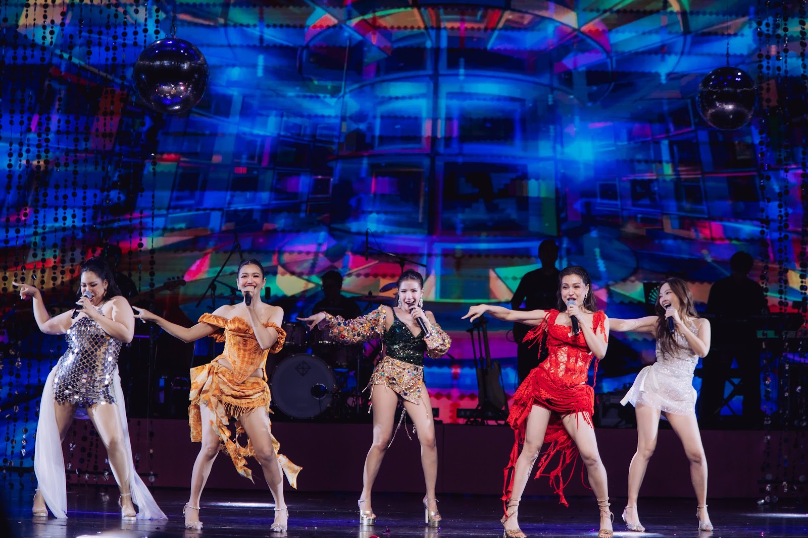 “ใบเตย อาร์สยาม” สุดปลื้ม! แฟนคอนในฝันเกิดขึ้นจริง  ขนเพลงฮิตจัดเต็ม 3 ชั่วโมง ตัวลูก–ตัวมัมรวมพลังแดนซ์สนั่นฮอลล์ ภาพที่ 15