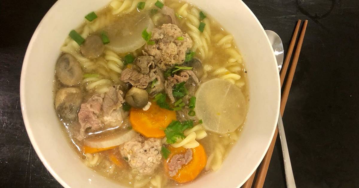 Nui nấu bò tái, thịt viên