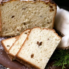 Với công thức làm bánh mì kiểu Ý - Panettone thơm lừng vị bơ và bánh thì xốp mềm có mứt vỏ cam cùng nho khô chua ngọt bên trong cực kì ngon để bạn làm cho cả nhà ăn sáng để thay đổi chút khẩu vị nha. Còn chờ gì mà chúng ta không lưu công thức lại nào.