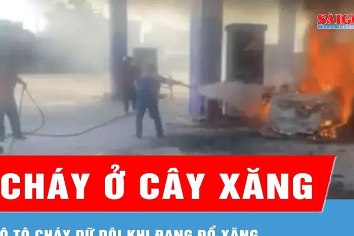 Đà Nẵng: Ô tô bốc cháy dữ dội khi đang dừng đổ xăng - Báo Sài Gòn Giải Phóng