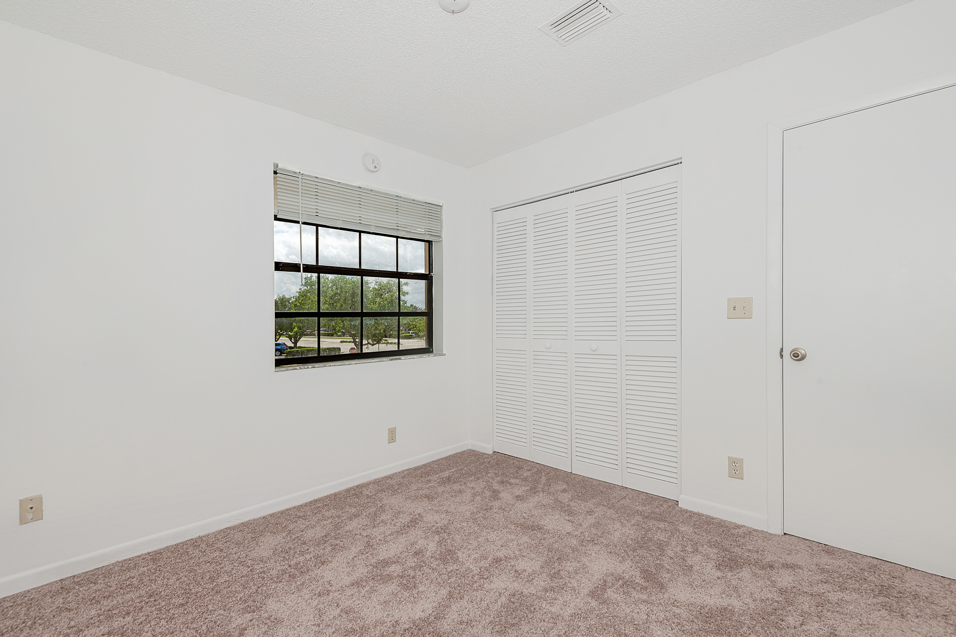 7 Large Units On Nearly A 1/2 Acre property photo 35