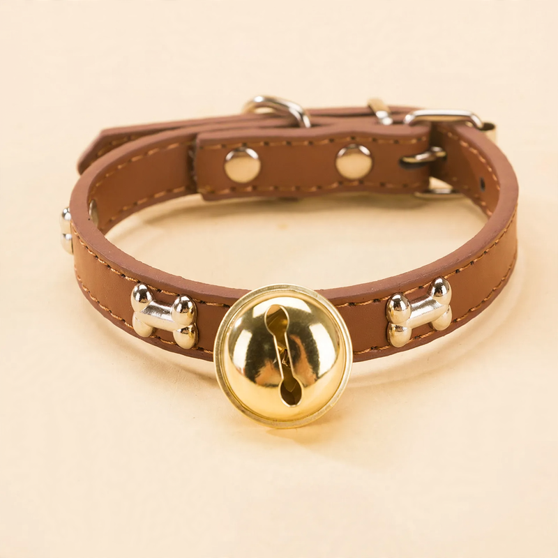 PU-Halsband mit Pfoten- und Knochendesign und Glöckchen