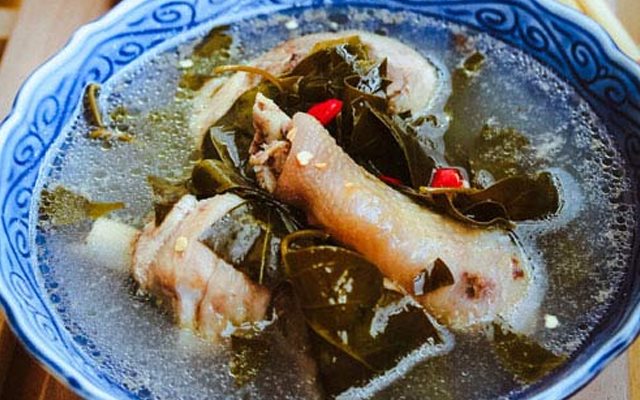 Canh Gà Nấu Lá Giang