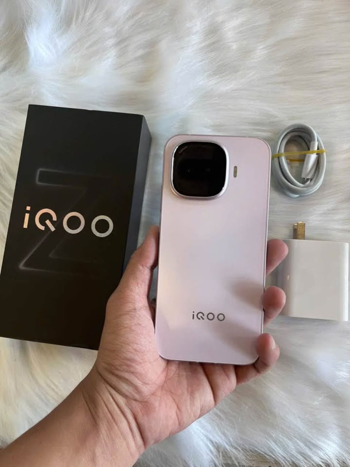 𝗶𝗤𝗢𝗢 𝗭𝟭𝟭 𝗧𝘂𝗿𝗯𝗼 12GB/256GB – SNAPDRAGON 8 GEN 5, 200MP CAMERA, 7,600mAh BATTERY