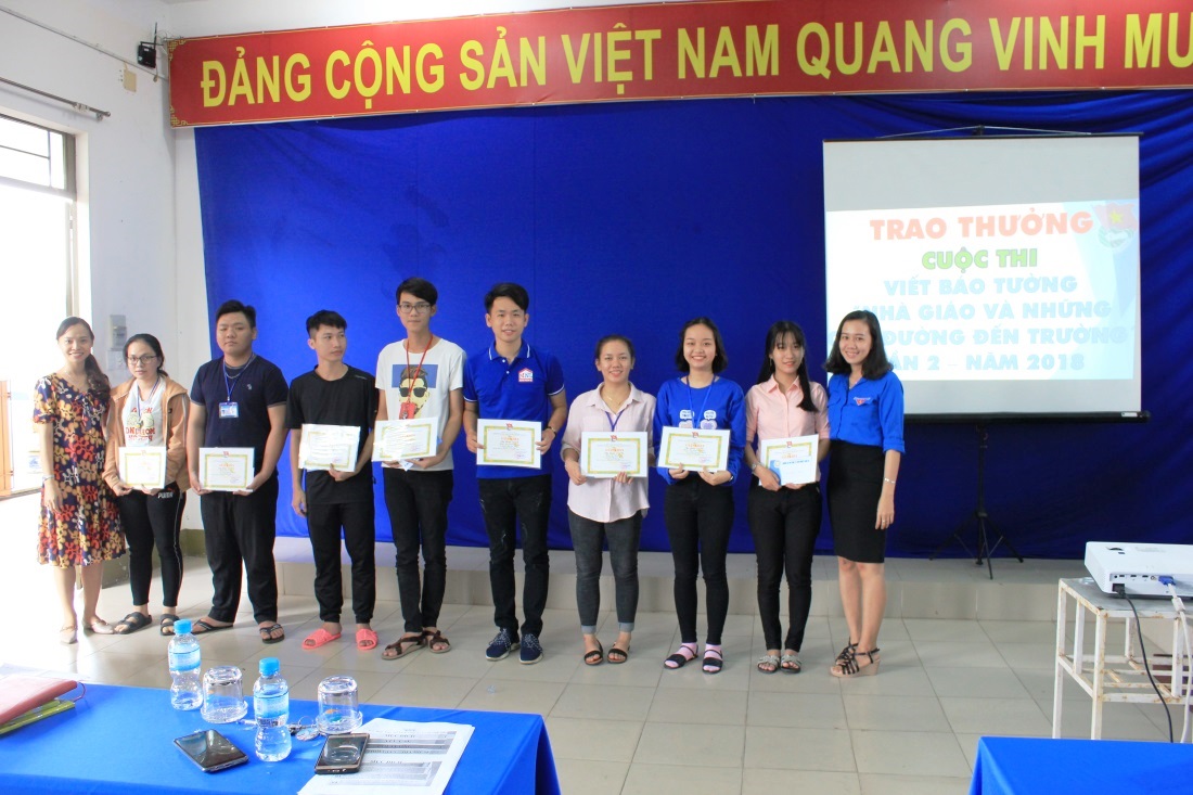 Các giải Khuyến khích cho các chi đoàn 16TH, 16TC, 16QT, 17LK, 17QT, 18LK, 18TA và 18TC