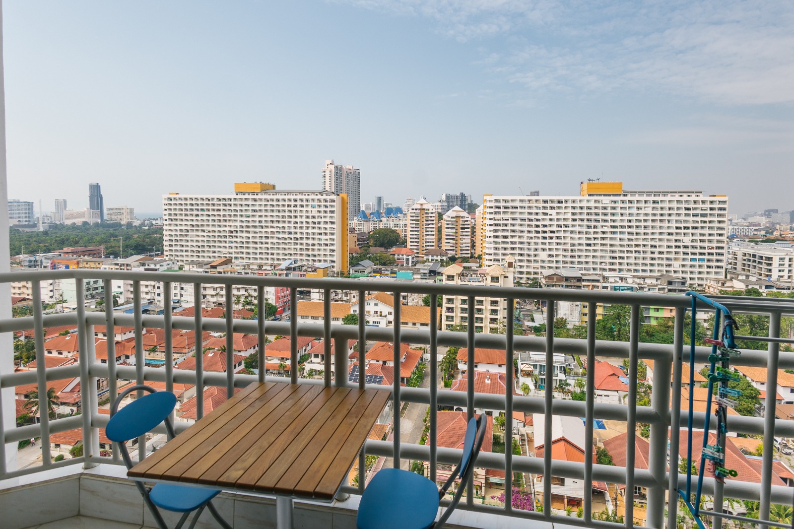 Zire A - 2 Bed, Floor 38 6