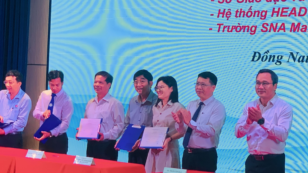 Các đơn vị ký cam kết An toàn giao thông năm học 2023-2024
