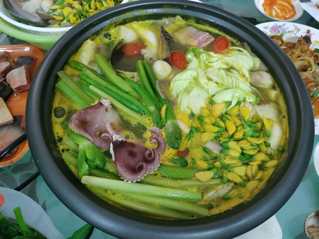 Lẩu Hải Sản Chanh Dây