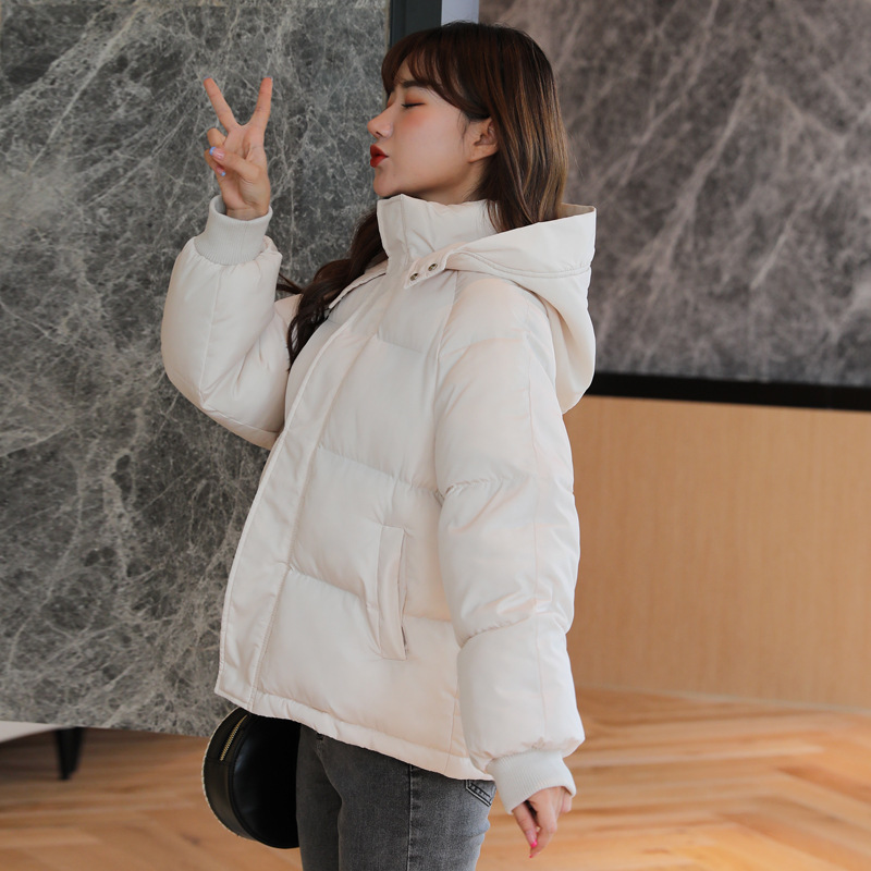 Short padded women's quilted jacket