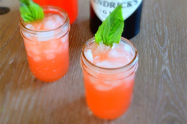 Cocktail Chanh Dâu Húng Quế