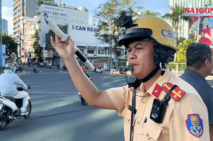 Người dân bắt đầu làm quen phương án phân luồng mới tại vòng xoay Điện Biên Phủ - Báo Sài Gòn Giải Phóng