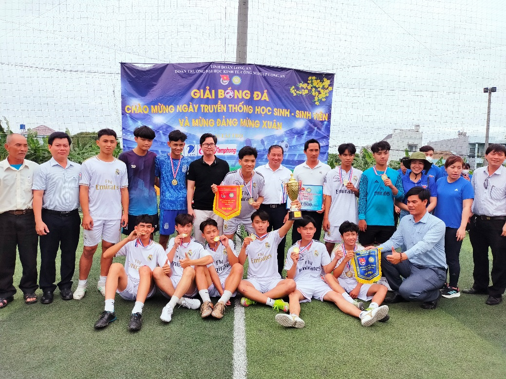 THPT Hùng Vương xuất sắc giành Giải vô địch “Giải Bóng đá chào mừng ngày học sinh - sinh viên, Mừng Đảng Mừng Xuân năm 2023”