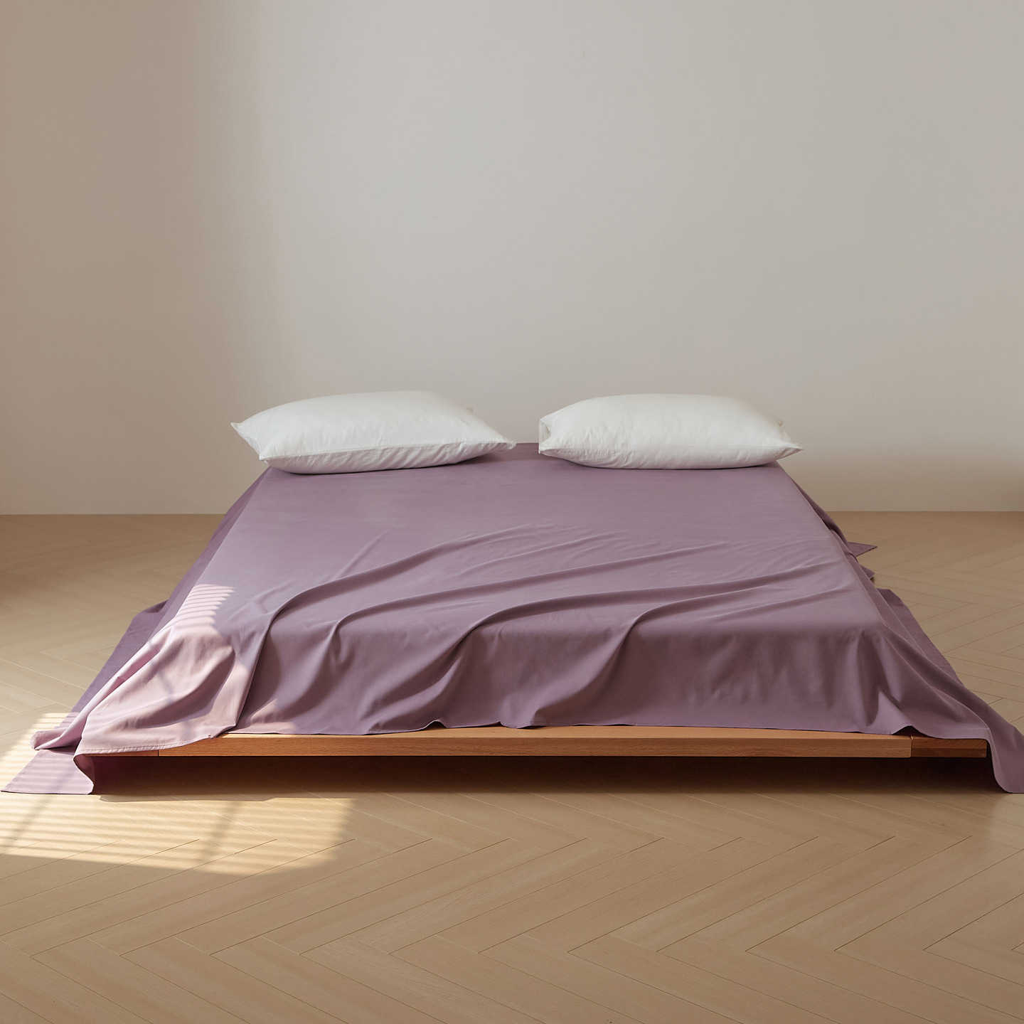 Bed sheet made from brushed long-staple cotton