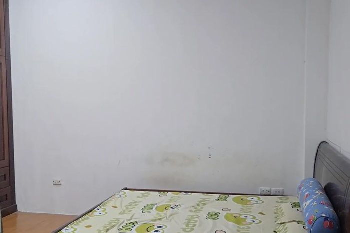 Tiếng khóc sau cánh cửa phòng trọ khép kín - Báo Tri thức &amp; Cuộc sống