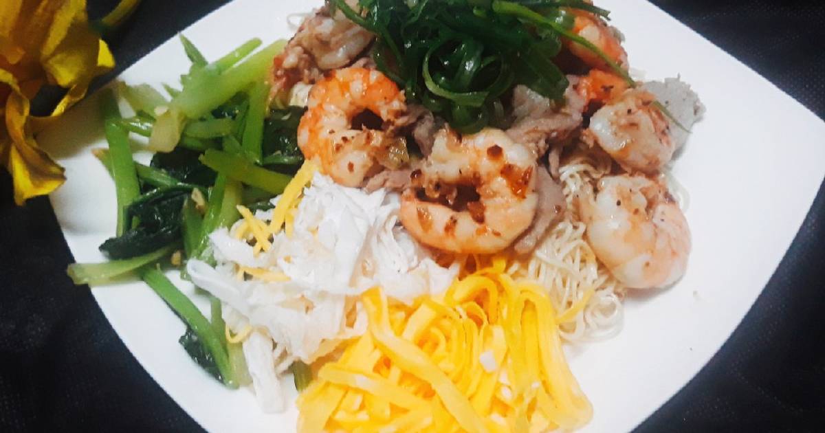 Mì xào tôm thịt