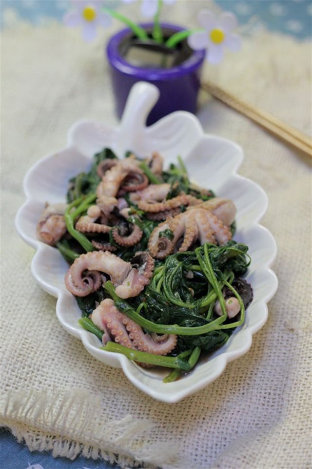 Rau Muống Xào Bạch Tuộc