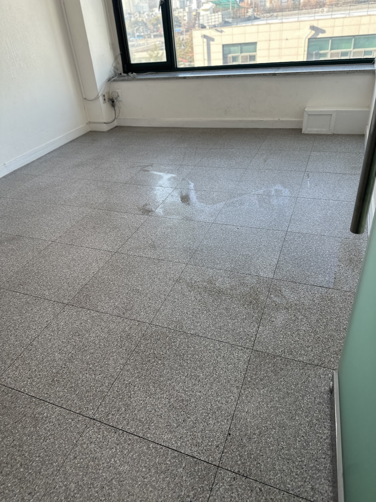 대전 사무실청소 탕비실 및 화장실 살균 청소 작업