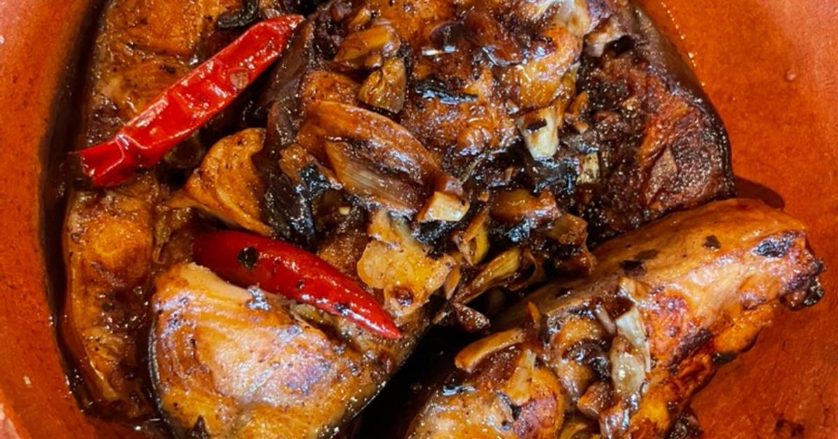 Cá bông lau kho tộ với nước trà