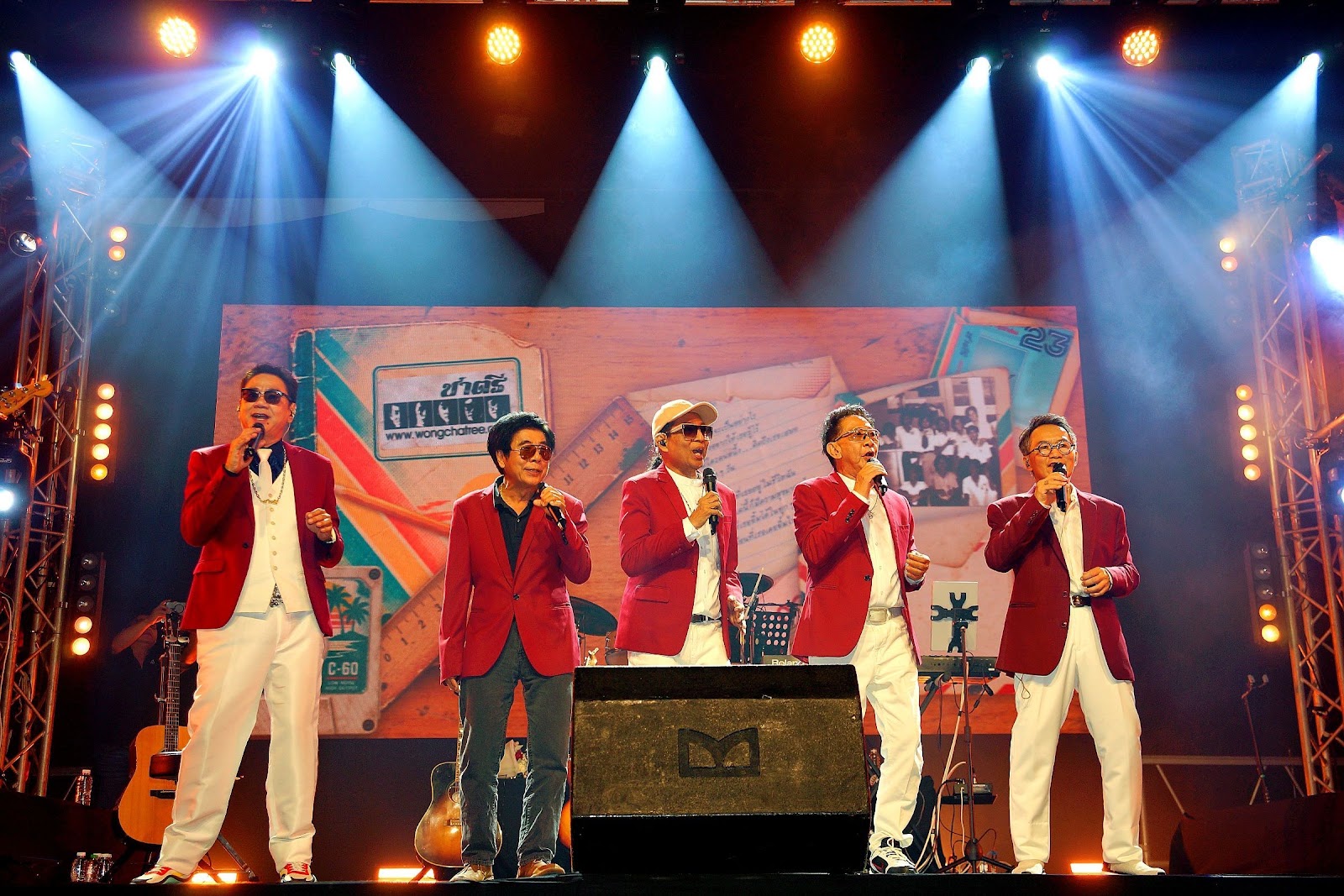โลกมายายังงดงาม! “ชาตรี อิน คอนเสิร์ต โลกมายา” ปิดประวัติศาสตร์ความประทับใจหน้าใหม่ รวมตัว 5 สมาชิกในตำนาน จัดเต็มร่วม 5 ชั่วโมงแห่งความสุข   กับ 50 เพลงฮิตกระหึ่มไอส์แลนด์ฮอลล์ ภาพที่ 11