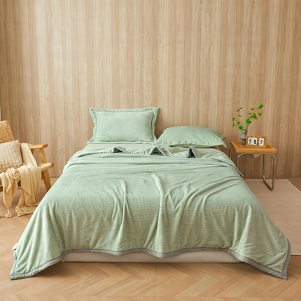Flauschige Korallenfleece-Decke für Sofa und Bett