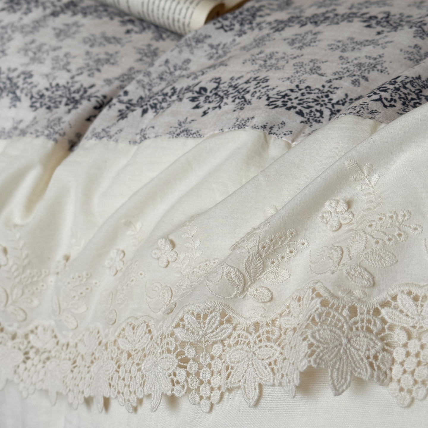 Cotton bedding set, floral, with lace trim