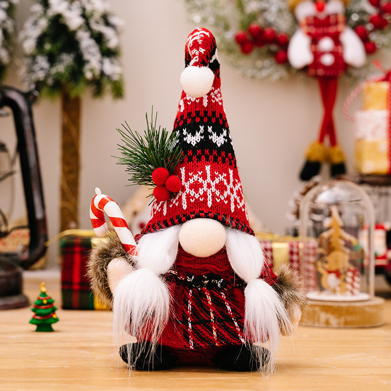 Weihnachts-Wichtelfigur mit Strickmütze, stehend