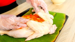 Cách chế biến gà nướng: Chọn gà ta để thịt chắc và dai hơn so với gà công nghiệp. Gà ta làm sạch, giữ đầu hoặc cắt bỏ tuỳ ý, xẻ giữa bụng và ép giữa xương sườn để gà nằm bè ra, việc này sẽ giúp quá trình nướng được nhanh hơn và gà chín đều hơn. Lấy sốt ướp mát xa đều lên bên trong và bên ngoài thân gà. Ướp gà ít nhất 2 tiếng để thấm gia vị.