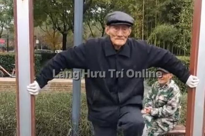 Cụ ông gần trăm tuổi biểu diễn 'khinh công' khiến ai cũng phải thán phục - Báo Văn hóa