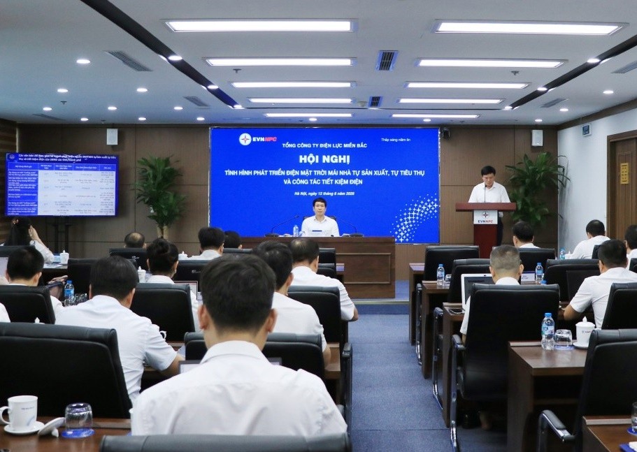 EVNNPC thúc đẩy điện mặt trời mái nhà và tiết kiệm năng lượng