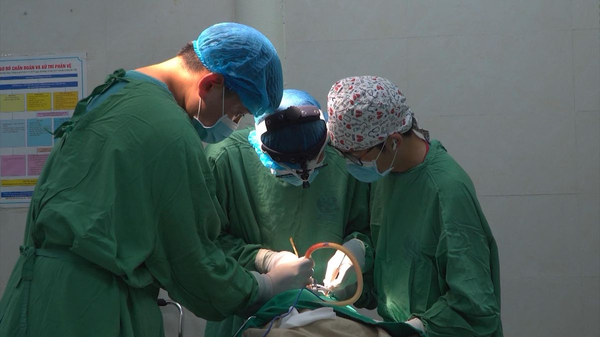 Điều trị khe hở môi vòm miệng cho trẻ vùng cao - Đài Phát thanh và truyền hình Hà Nội