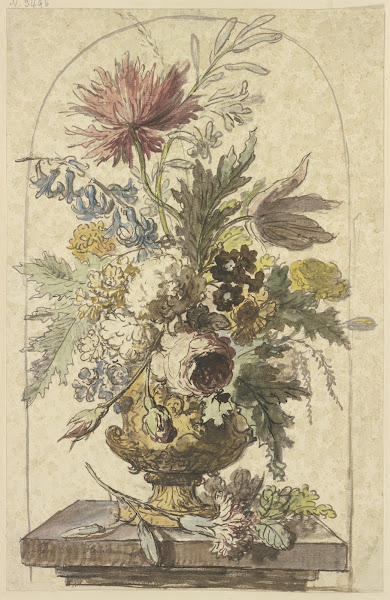 Blumenbouquet in einer Vase vorne liegt eine Nelke