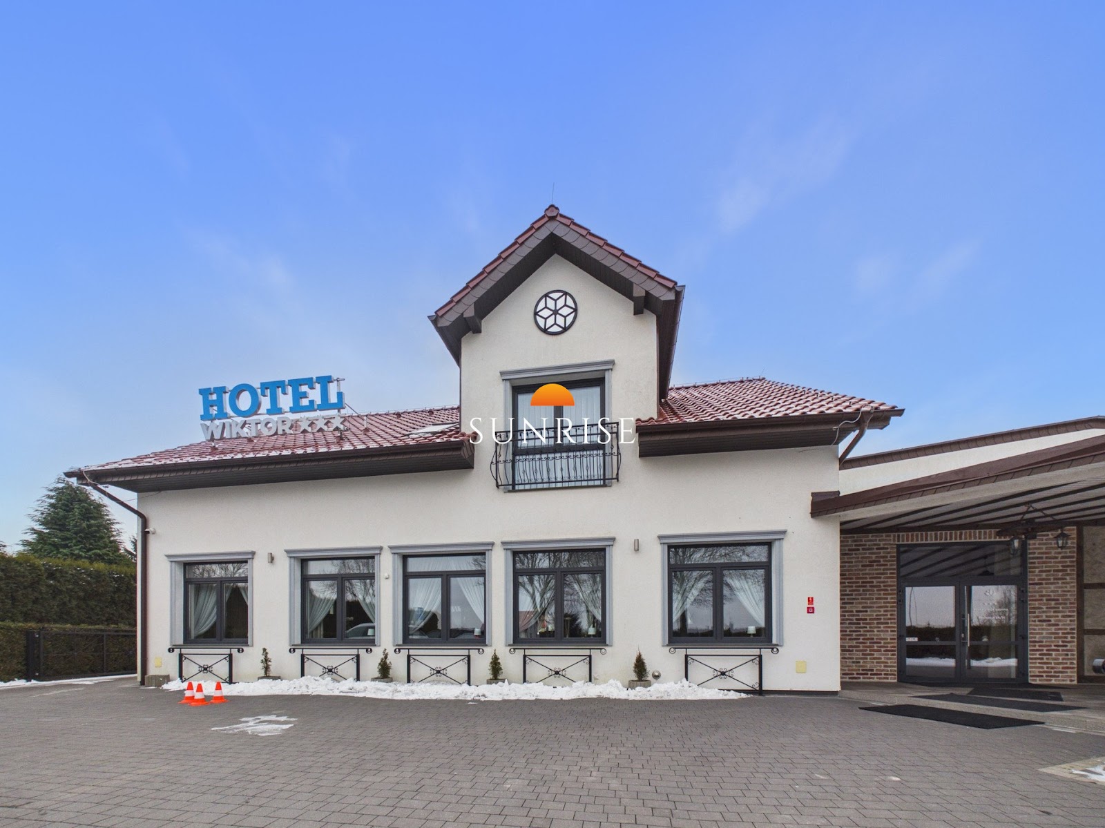 Hotel pod skrzydłami amerykańskich samolotów — zdjęcie 3