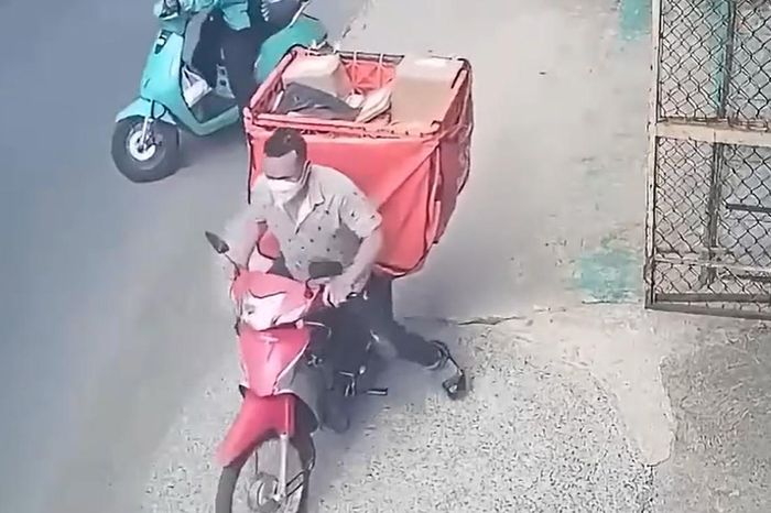 Cả xe lẫn hàng bị trộm sạch, shipper bàng hoàng chết lặng - Báo VTC News