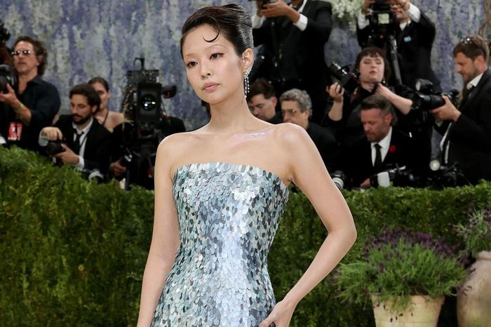 Xôn xao Jennie bị đám đông chế giễu tại Met Gala - Tạp chí SaoStar
